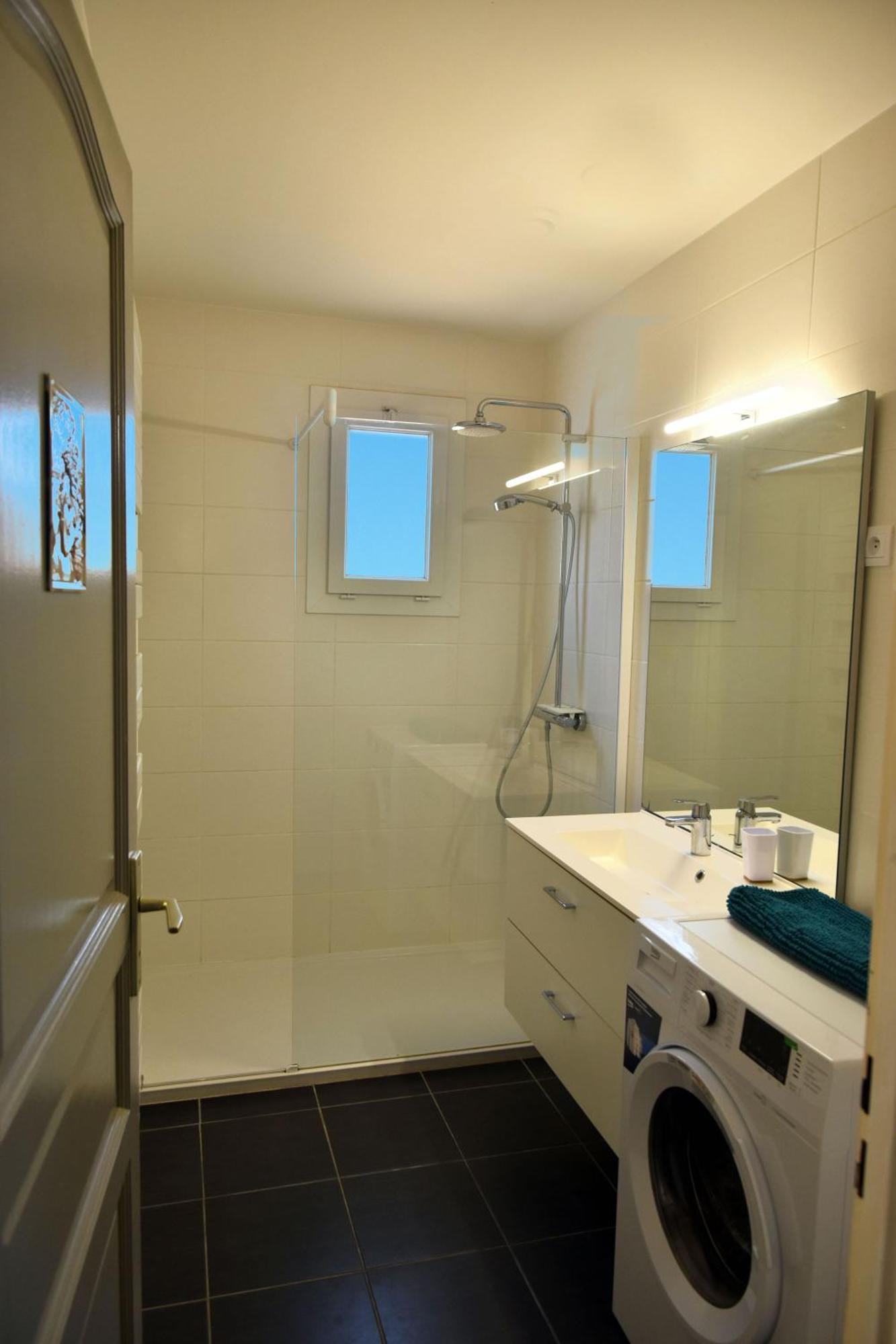 Grande Maison Familiale Super Calme - Piscine - Jacuzzi - Salle De Jeux - Idealement Situee - Gd Jardin Sans Aucun Vis A Vis * Sauzet (Drome)