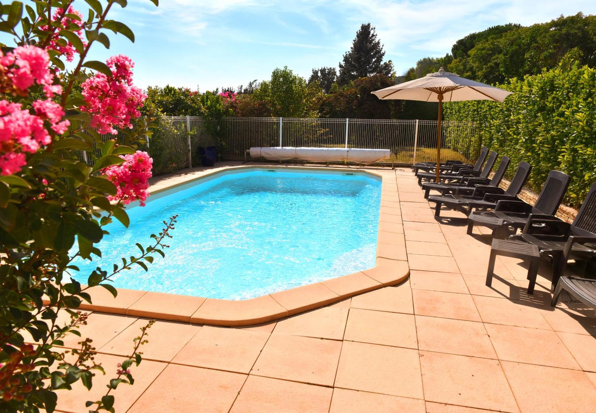 Holiday home Grande Maison Familiale Super Calme - Piscine - Jacuzzi - Salle De Jeux - Idealement Situee - Gd Jardin Sans Aucun Vis A Vis *
